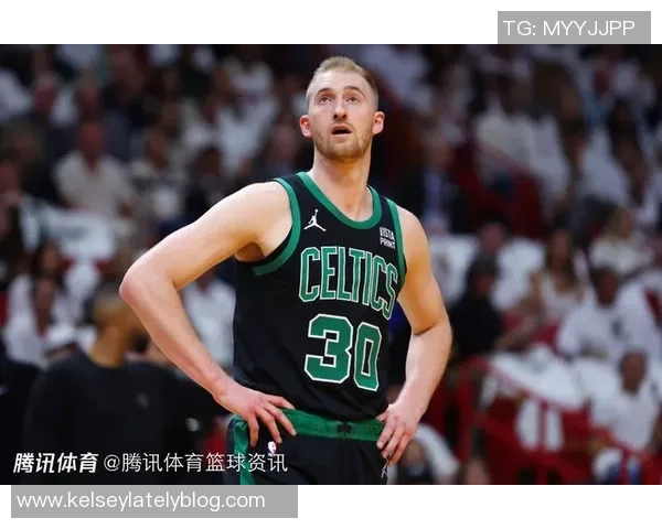 媒体人分析绿军西蒙斯表现引发争议是继续培养还是寻求内线替代